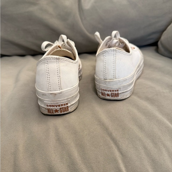 GUC Converse Low Top Leather Platform sneaker in white size 7W - Picture 4 of 8
